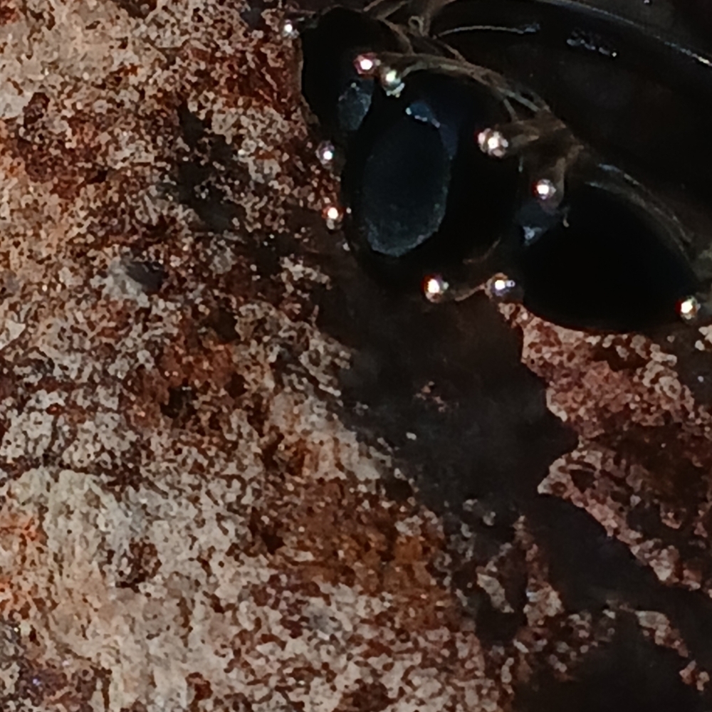 Intriguing Black Spinel - Picture 3 of 3